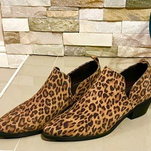 Animal print shoes like new